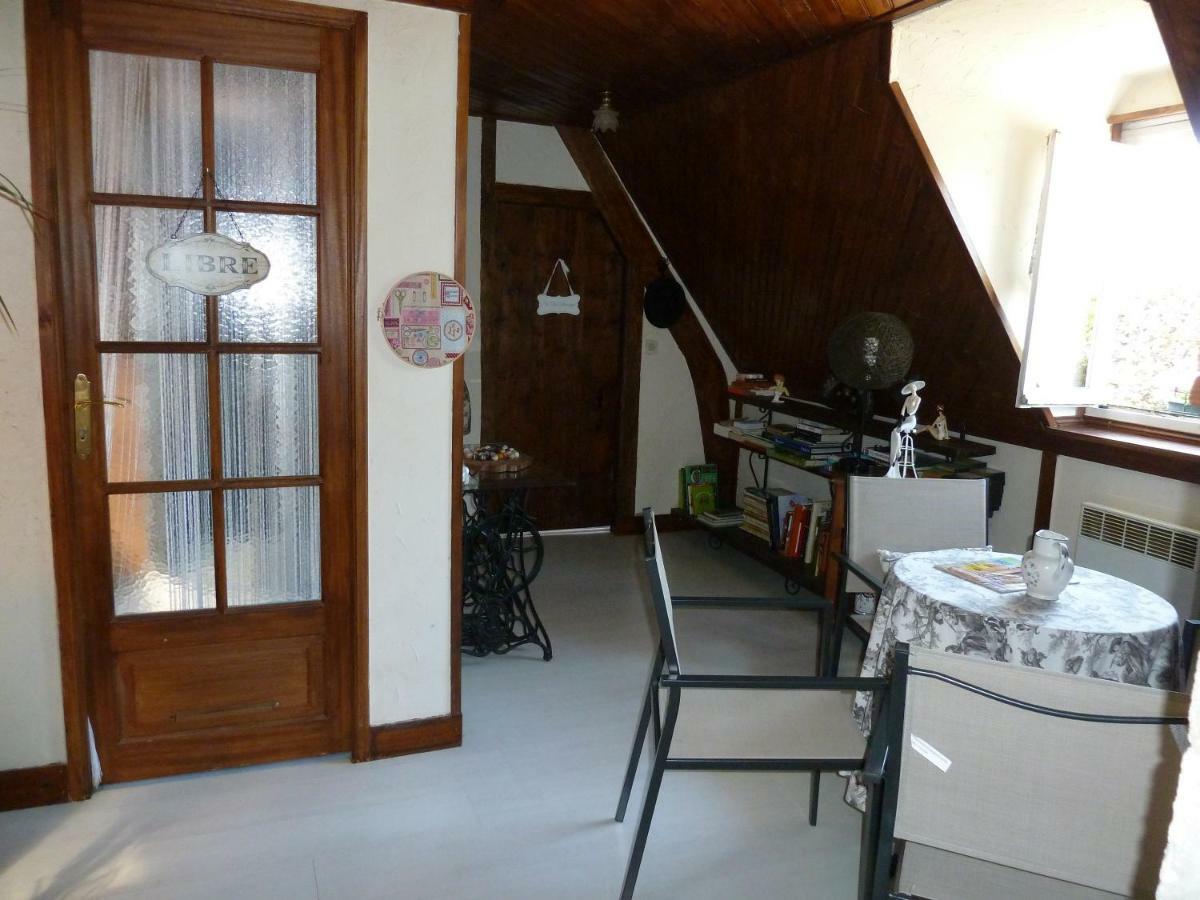 Les Alicourts Guest House Annebault Exterior photo