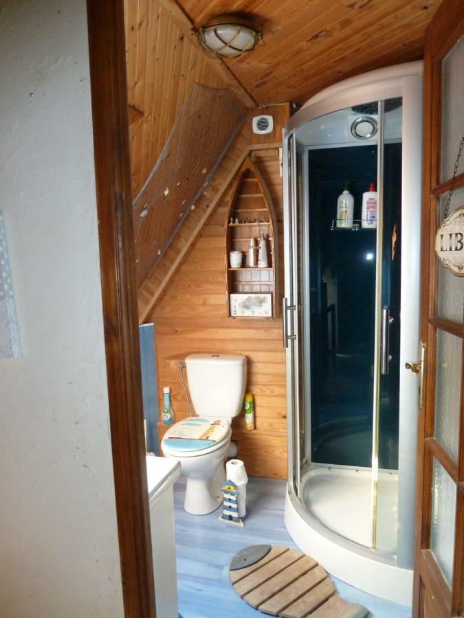Les Alicourts Guest House Annebault Exterior photo