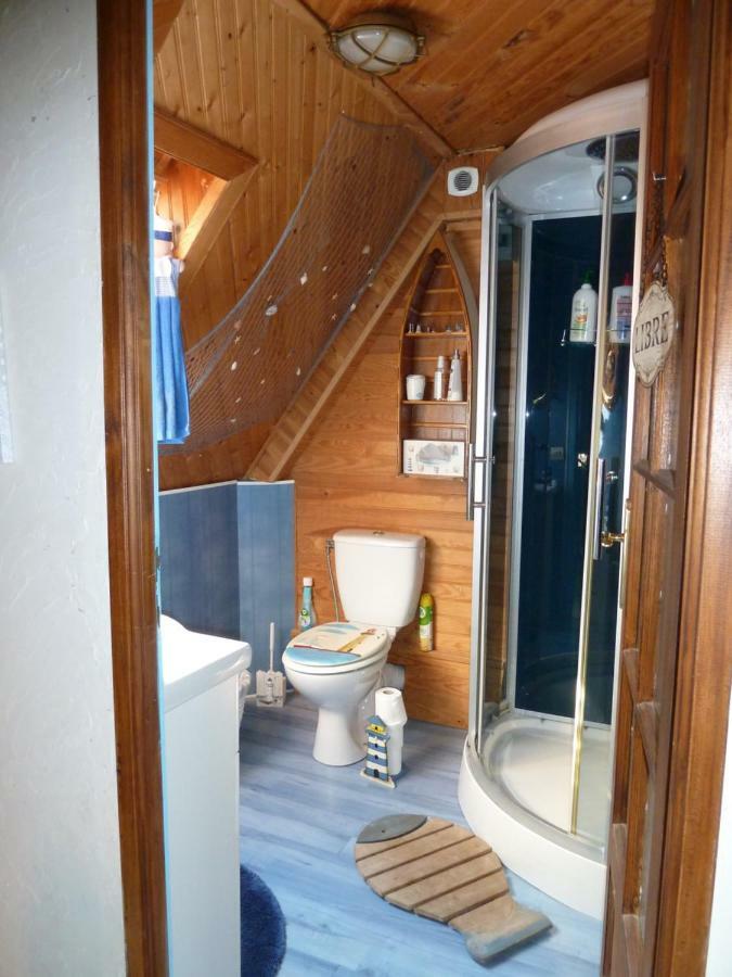 Les Alicourts Guest House Annebault Exterior photo