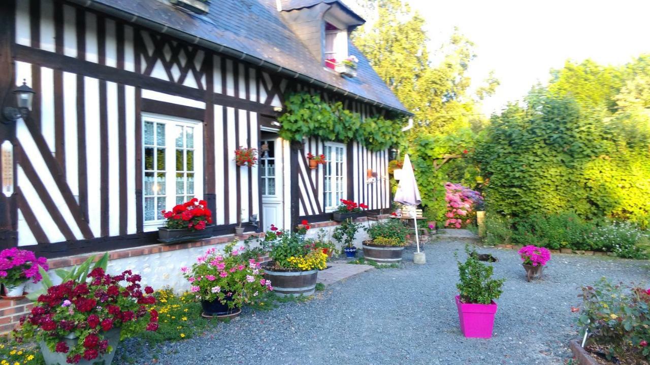 Les Alicourts Guest House Annebault Exterior photo